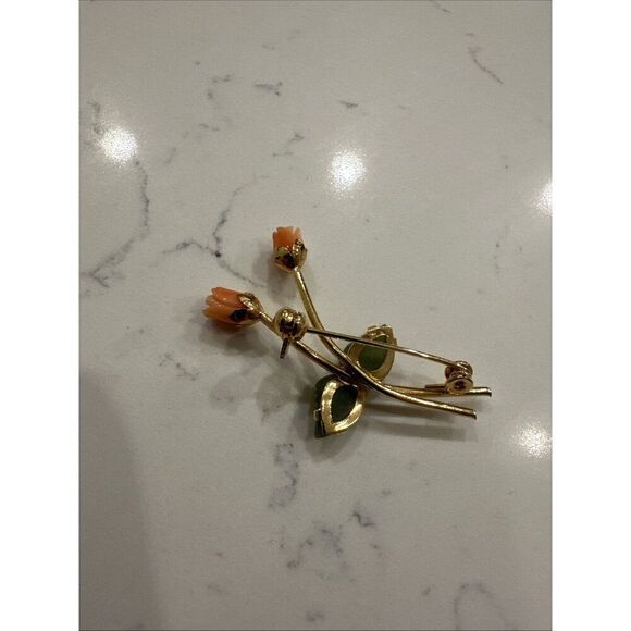 Vintage Coral Roses Green Jade Mini Leaves Gold Tone Metal Brooch Pin - Picture 5 of 6